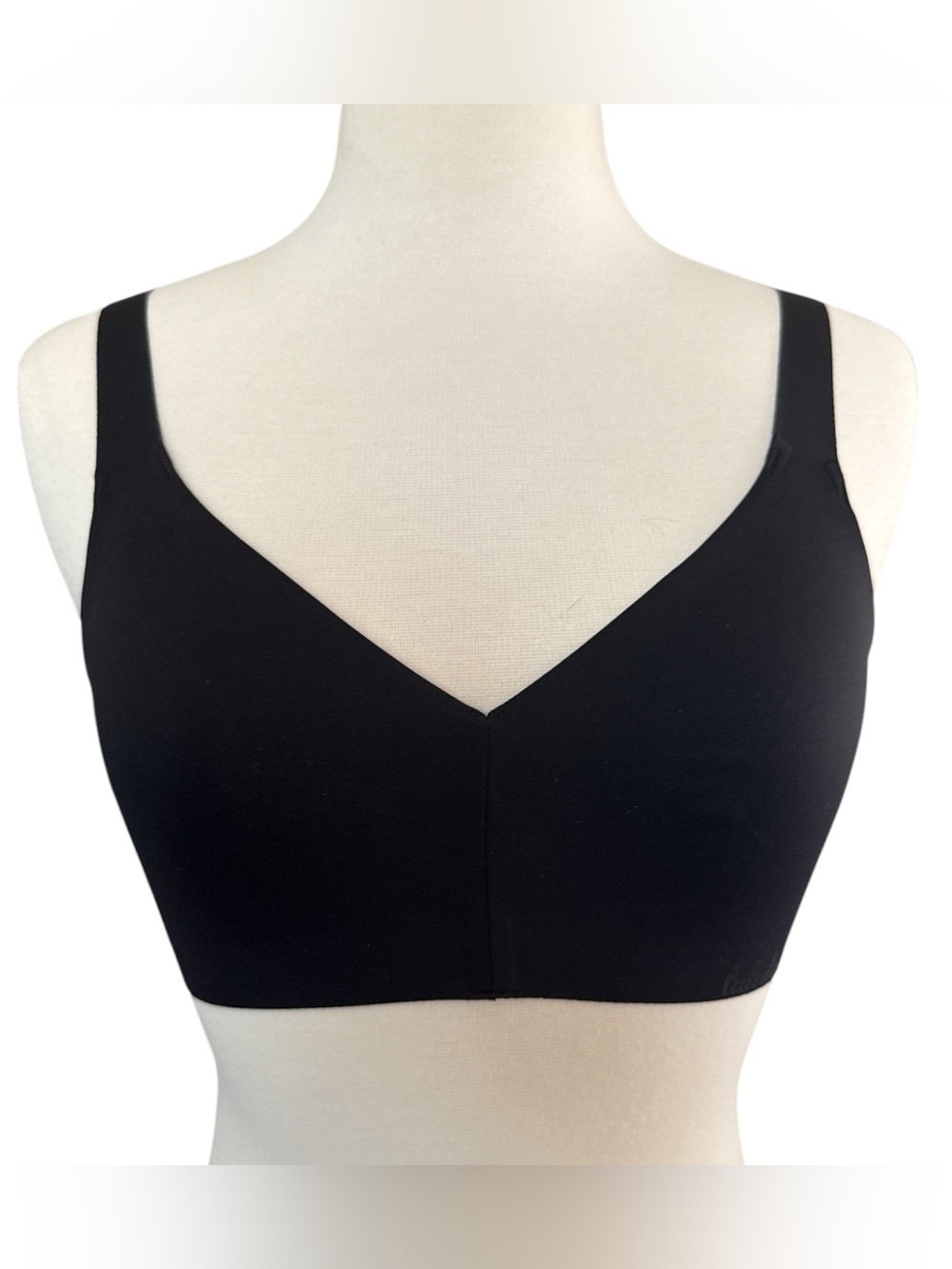 Lululemon "Like Nothing Bra" Women's Size 32 C Lightweight Support Black EUC
